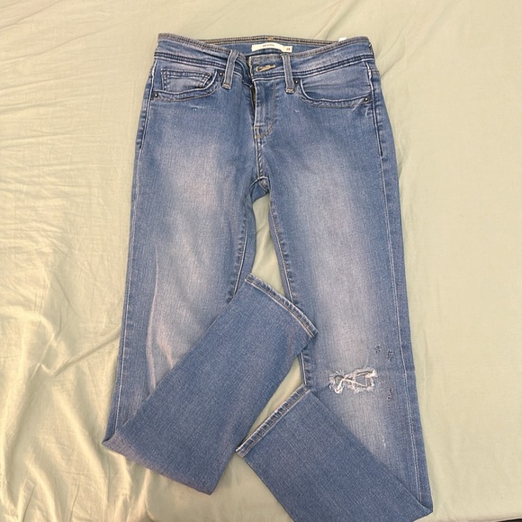 Levi’s ripped skinny jeans in perfect condition - Picture 2 of 3